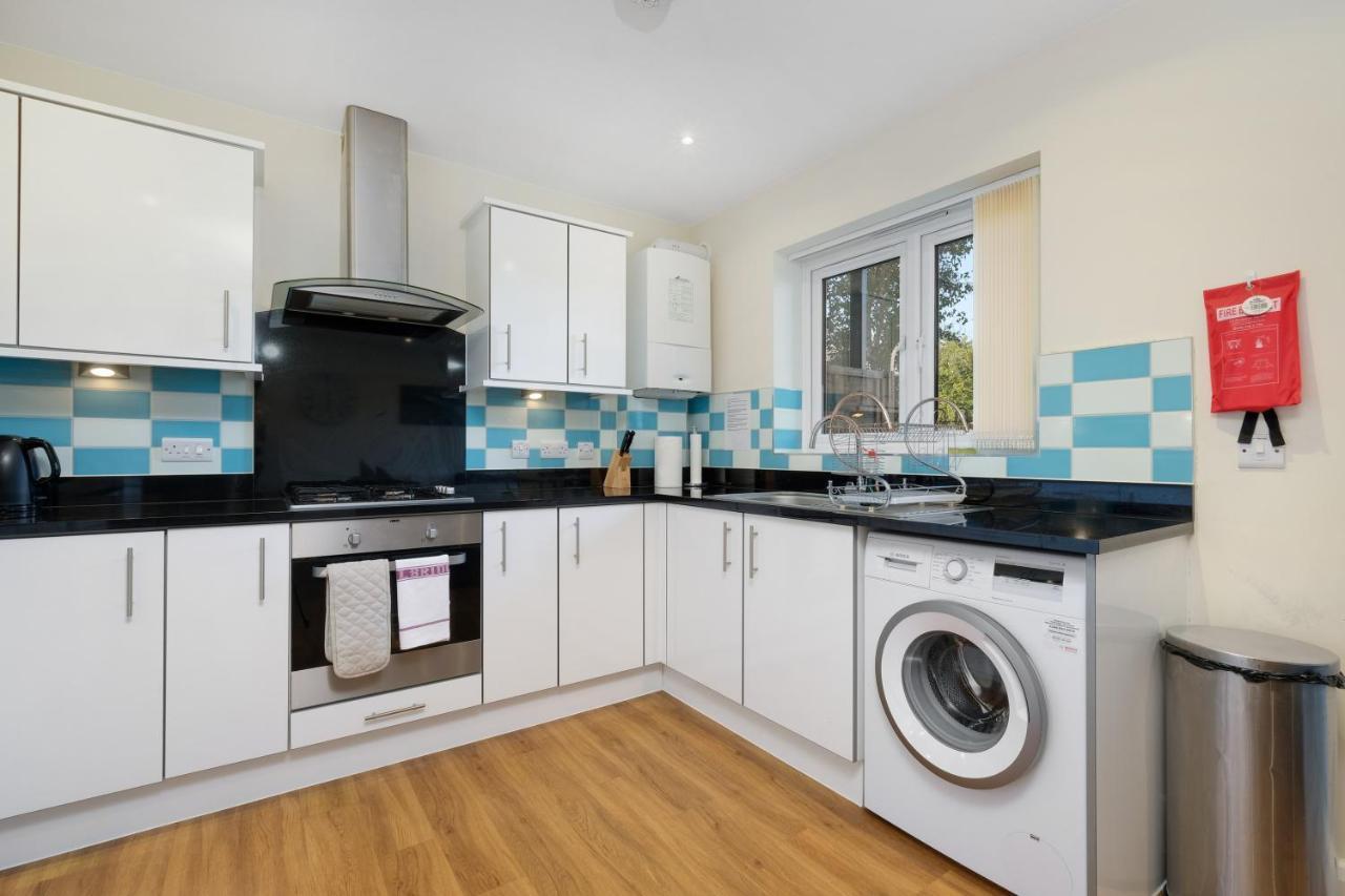 London Heathrow Living Serviced Apartments By Ferndale Stanwell Екстериор снимка
