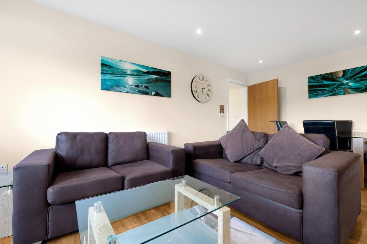 London Heathrow Living Serviced Apartments By Ferndale Stanwell Екстериор снимка
