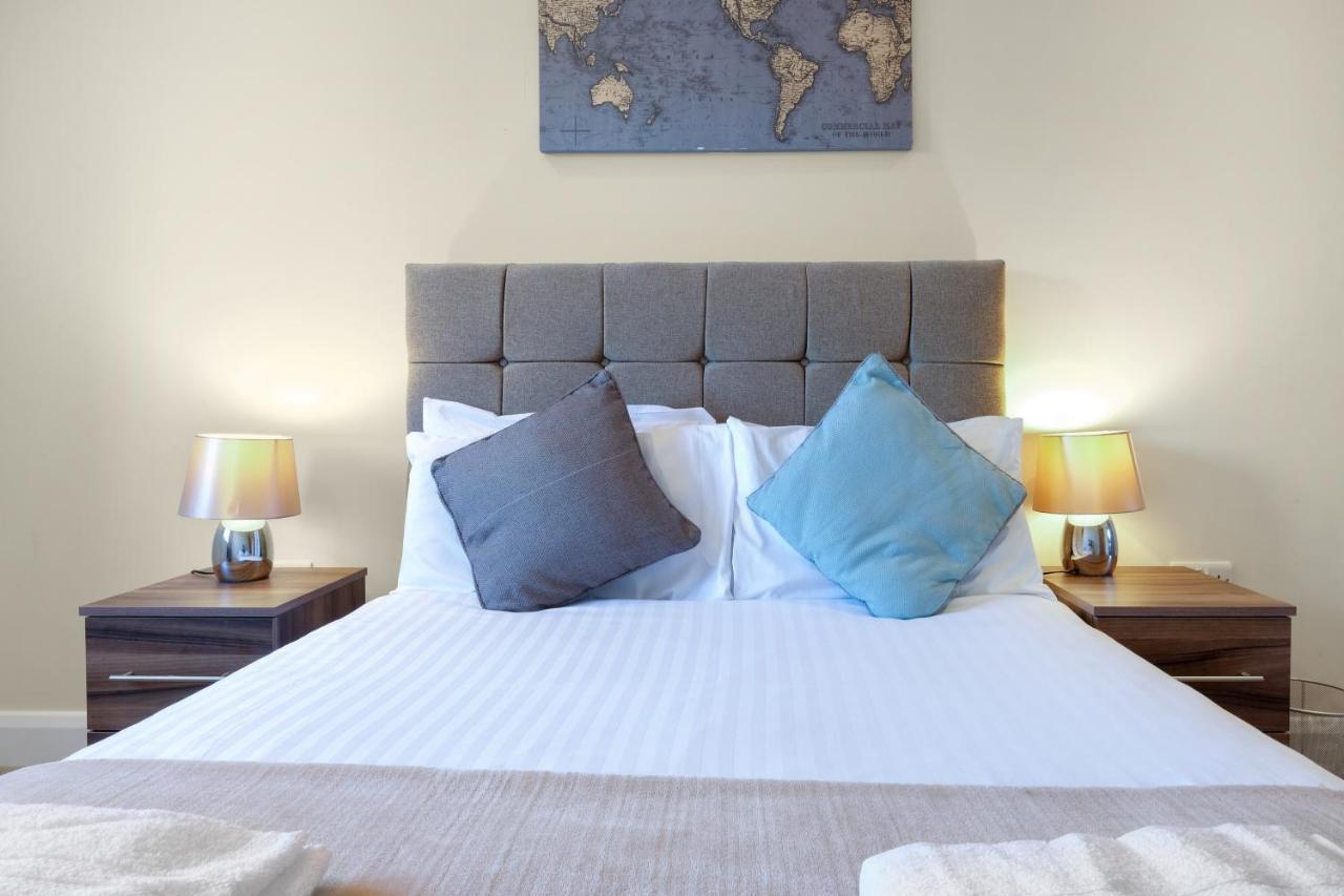 London Heathrow Living Serviced Apartments By Ferndale Stanwell Екстериор снимка