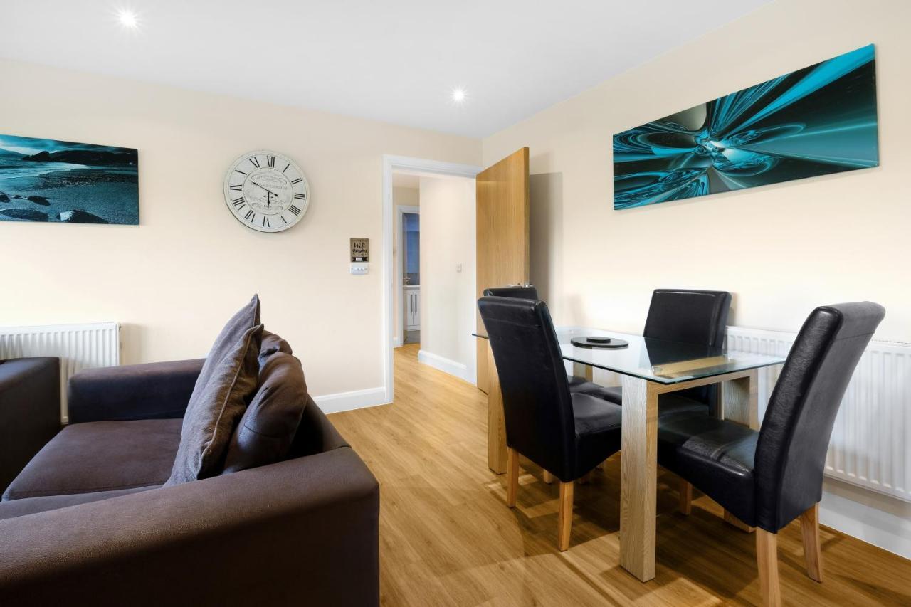 London Heathrow Living Serviced Apartments By Ferndale Stanwell Екстериор снимка