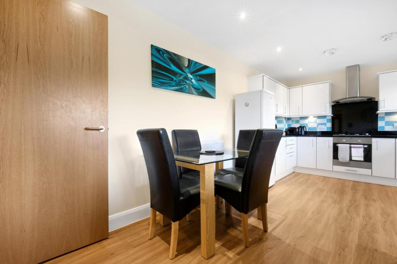 London Heathrow Living Serviced Apartments By Ferndale Stanwell Екстериор снимка