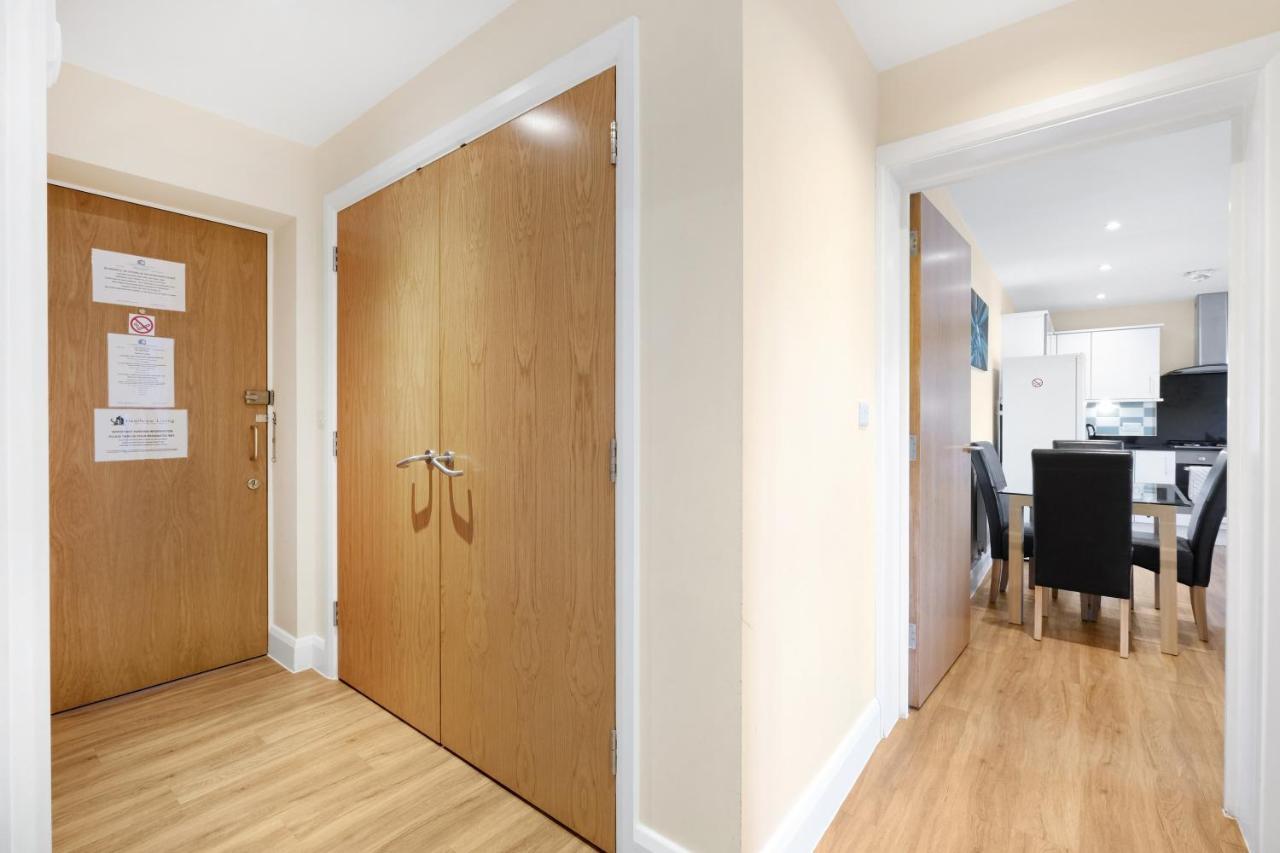 London Heathrow Living Serviced Apartments By Ferndale Stanwell Екстериор снимка