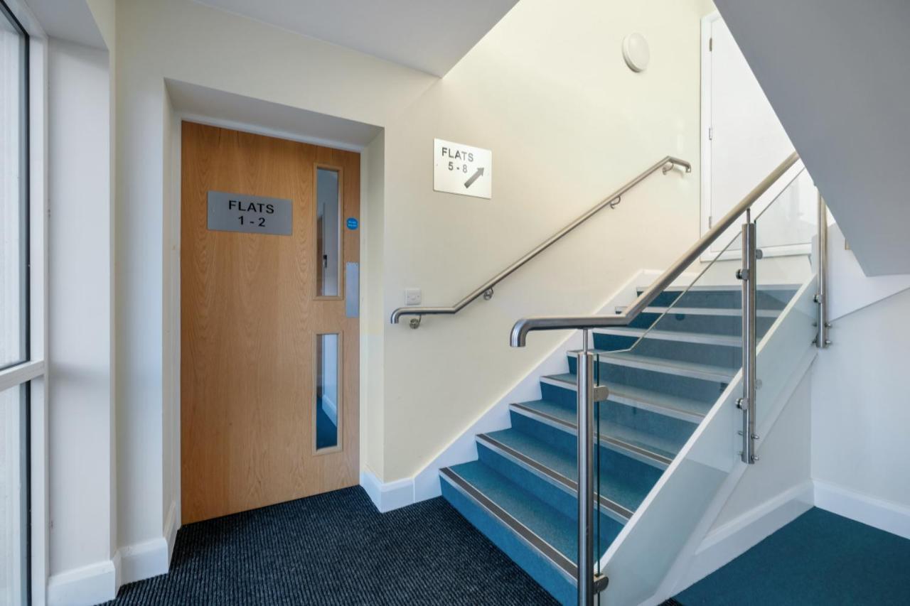 London Heathrow Living Serviced Apartments By Ferndale Stanwell Екстериор снимка
