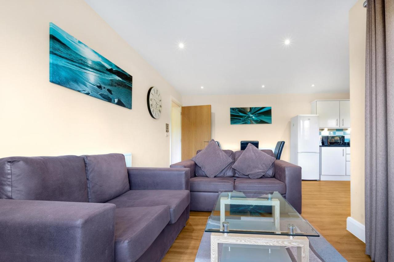 London Heathrow Living Serviced Apartments By Ferndale Stanwell Екстериор снимка