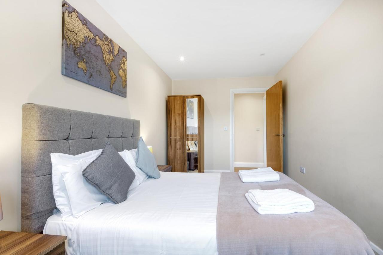 London Heathrow Living Serviced Apartments By Ferndale Stanwell Екстериор снимка