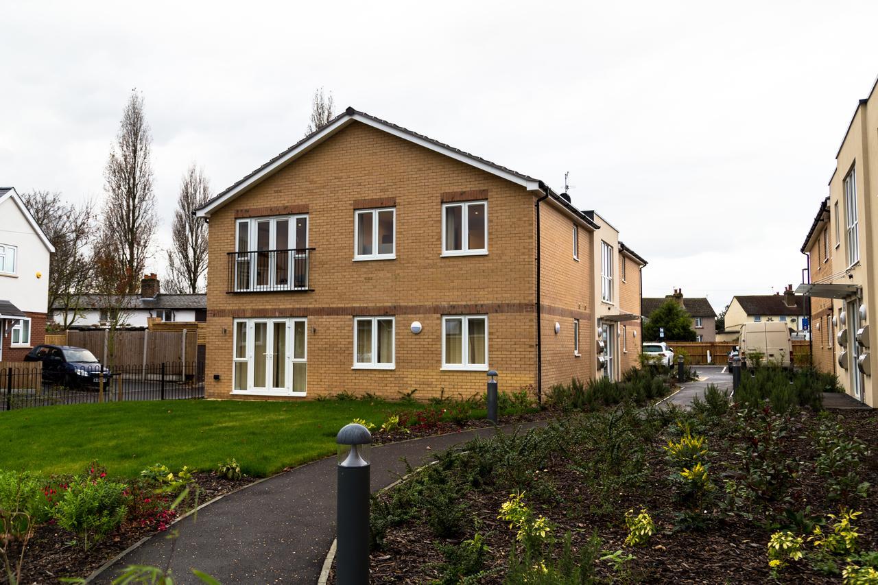 London Heathrow Living Serviced Apartments By Ferndale Stanwell Екстериор снимка