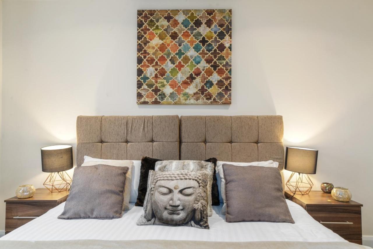 London Heathrow Living Serviced Apartments By Ferndale Stanwell Екстериор снимка