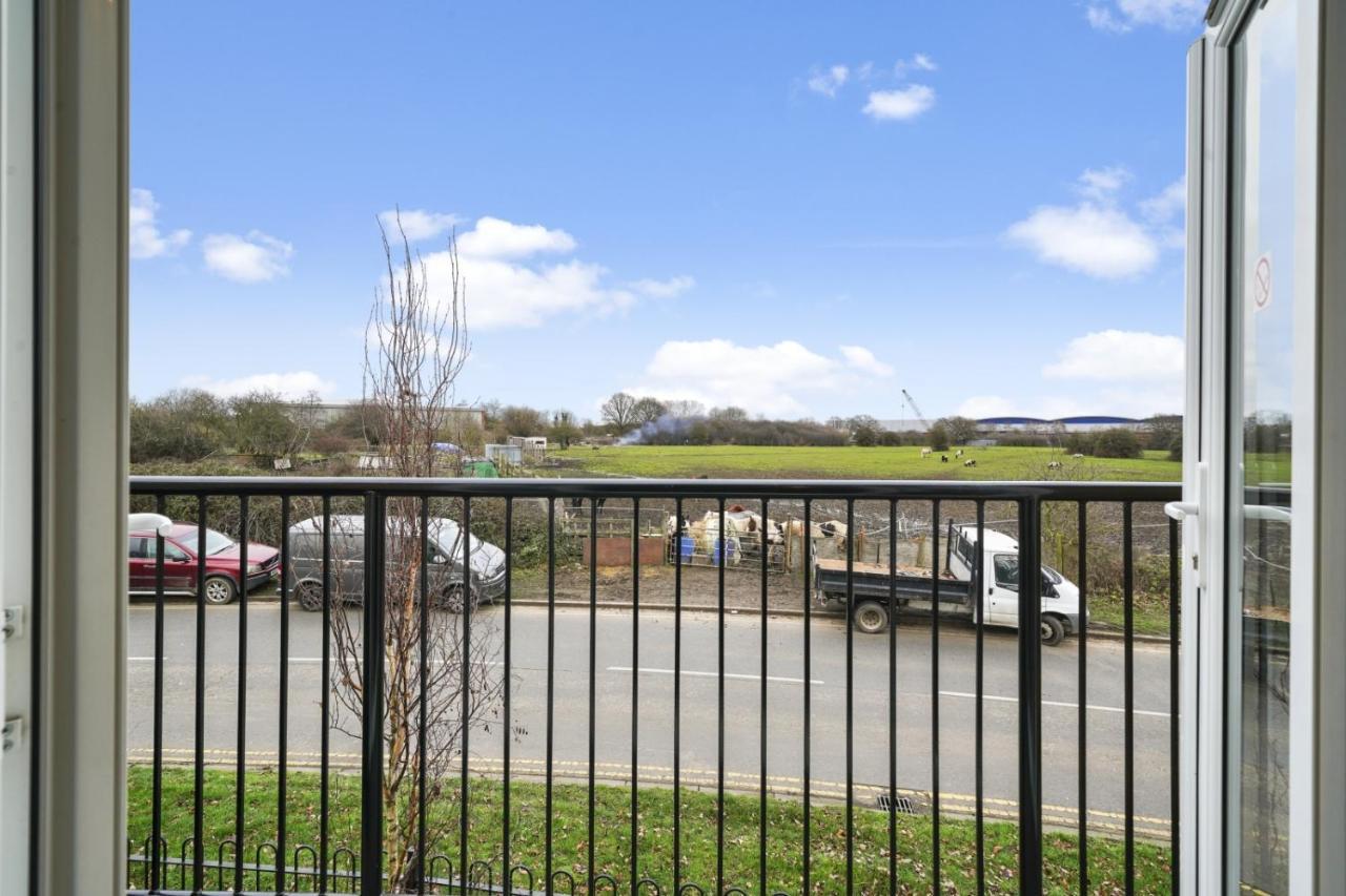 London Heathrow Living Serviced Apartments By Ferndale Stanwell Екстериор снимка