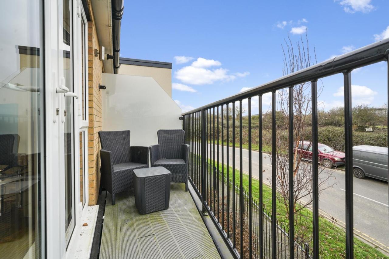 London Heathrow Living Serviced Apartments By Ferndale Stanwell Екстериор снимка