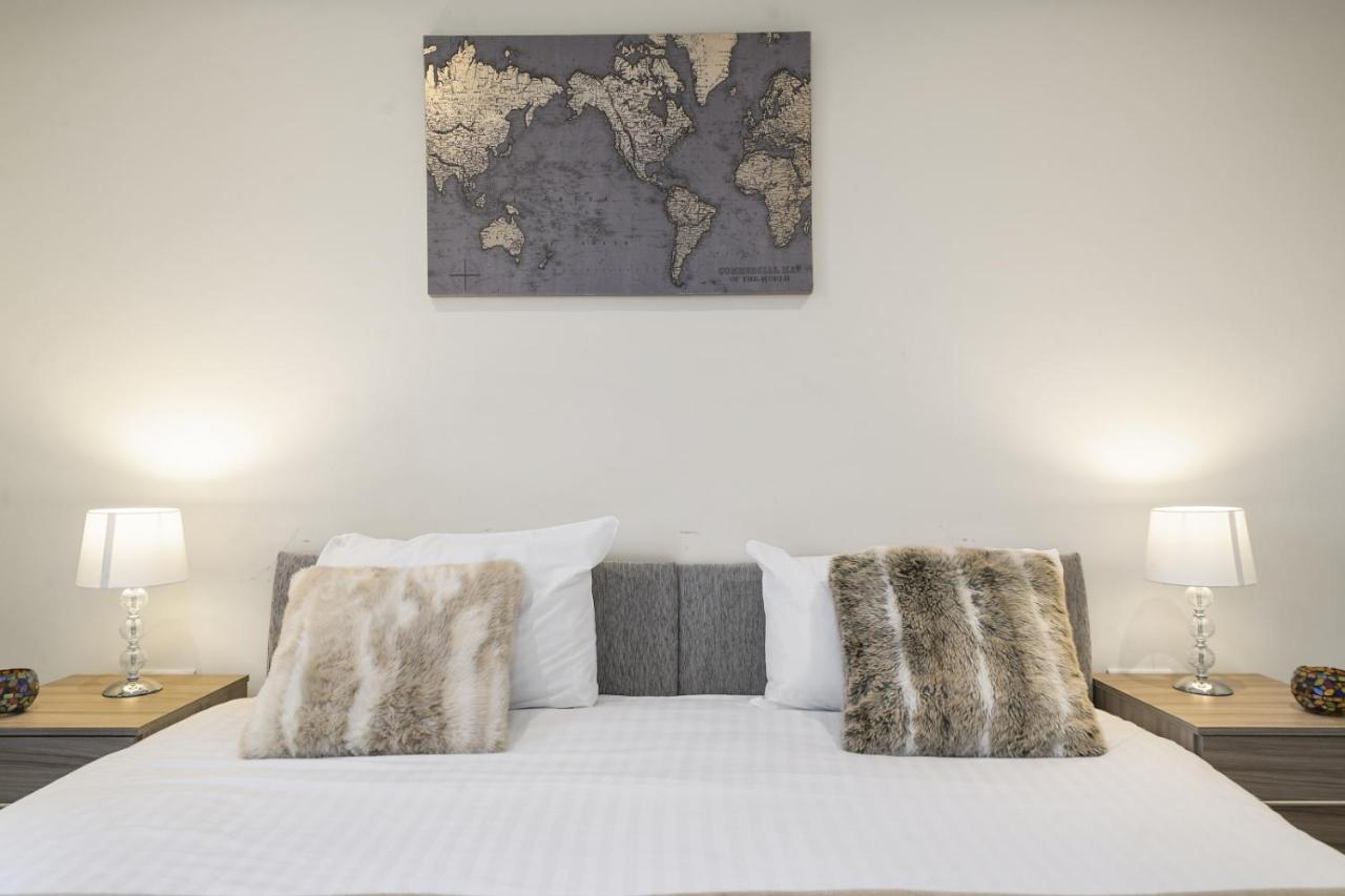 London Heathrow Living Serviced Apartments By Ferndale Stanwell Екстериор снимка