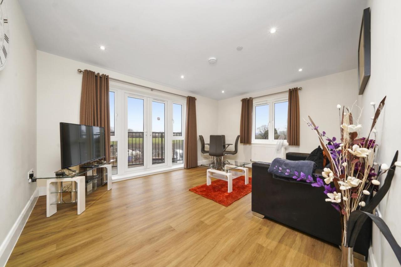 London Heathrow Living Serviced Apartments By Ferndale Stanwell Екстериор снимка