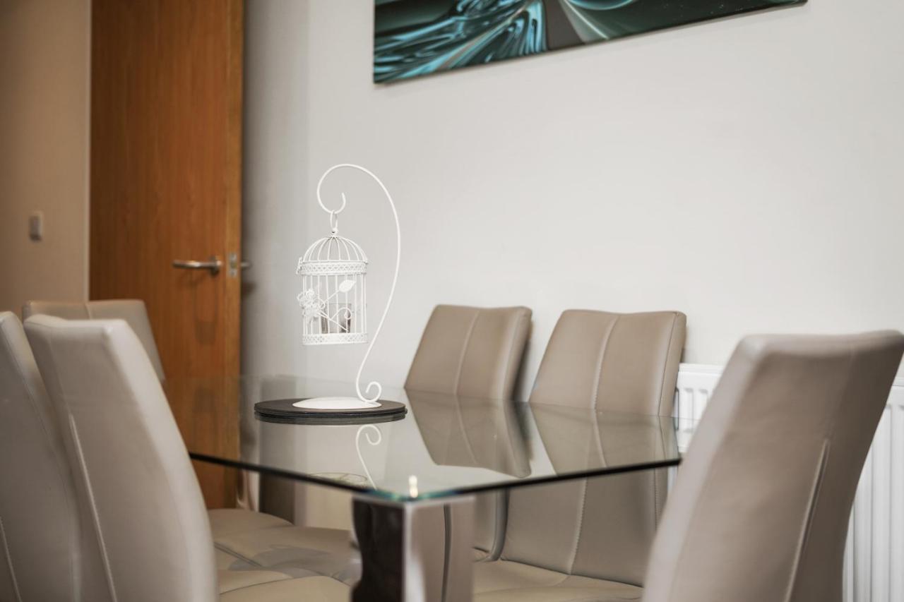 London Heathrow Living Serviced Apartments By Ferndale Stanwell Екстериор снимка