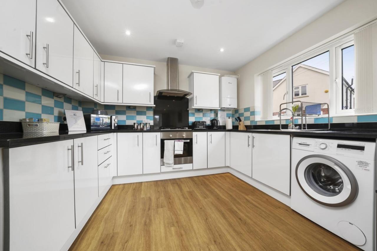 London Heathrow Living Serviced Apartments By Ferndale Stanwell Екстериор снимка